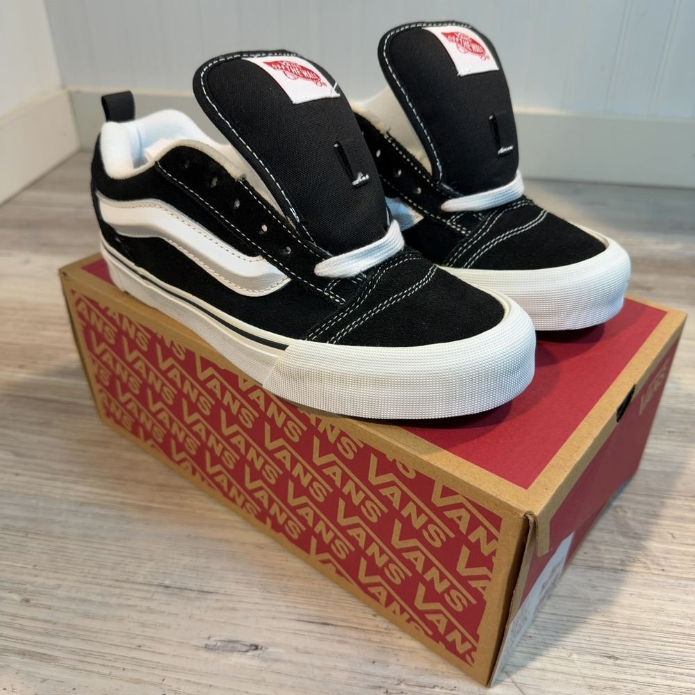VANS Knu Skool Sz 5.5 Skate Shoes VN0009QC6BT LOW TOP Sneakers Black True White